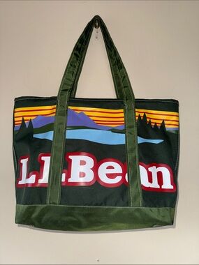 L.L.Bean Green Zippered Mount Katahdin Design Tote